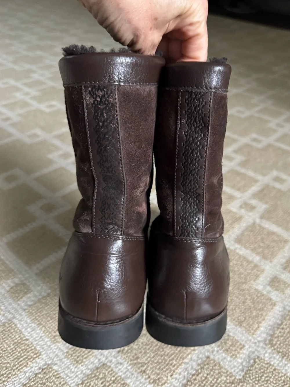UGG Riverton Leather Sheepskin Winter Boots Brown Women’s Size 6